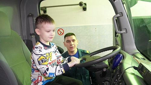 Владимир Якушев осуществил новогодние мечты юных тюменцев и екатеринбуржцев