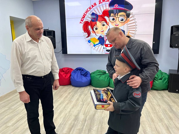 Владимир Якушев осуществил новогодние мечты юных тюменцев и екатеринбуржцев