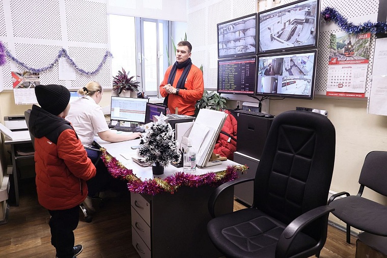 Владимир Якушев осуществил новогодние мечты юных тюменцев и екатеринбуржцев