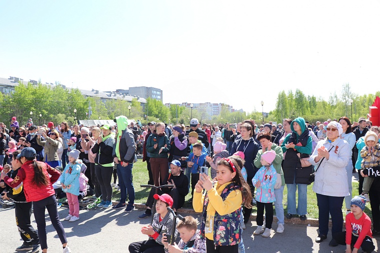 Тюменцы праздновали День Победы в сквере Депутатов и Комсомольском сквере