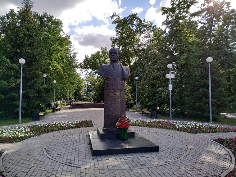 Тюменцы не знают, в честь какого Немцова назван сквер