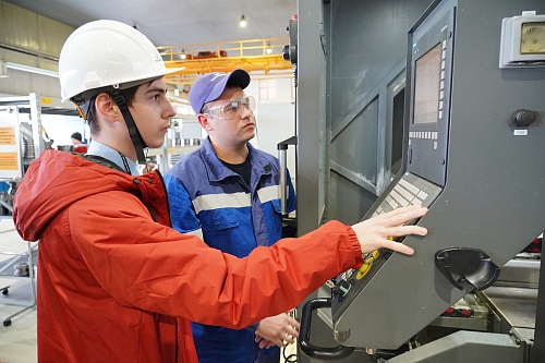 Погружение в профессию: тюменские школьники побывали на интерактивной экскурсии по заводу