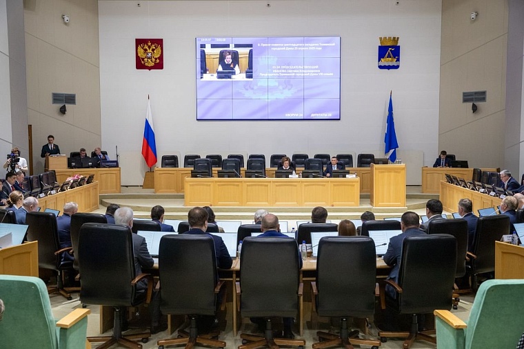 Тюменская гордума наградила педагогов, врачей и библиотекарей