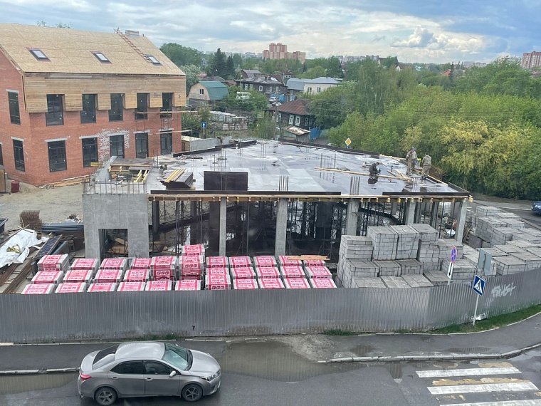 Тюменский инвестор, участок которого могут изъять, продолжает строить кафе на Урицкого