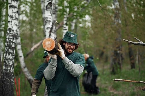 В Тюмени прошел субботник застройщиков