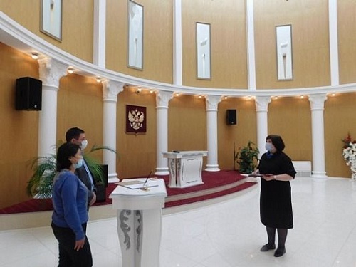 Невесту в тобольский ЗАГС доставили под конвоем