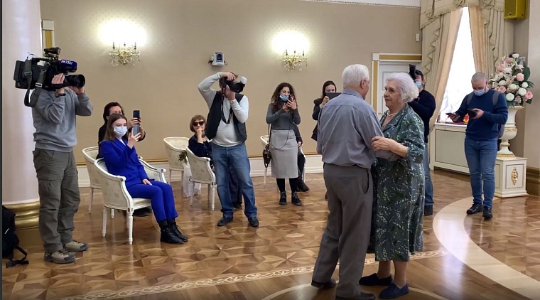 В Тюмени 92-летняя пенсионерка вышла замуж