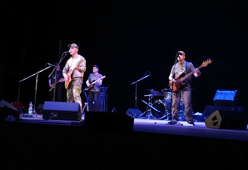 Певец Александр Ванюшкин спел дважды свой хит "333" в Тюмени