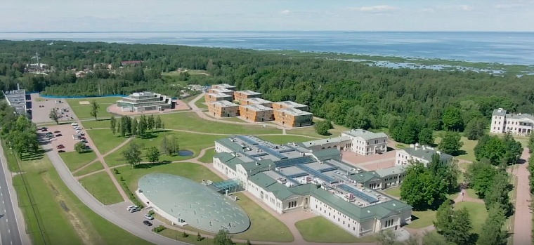 На берегу — кампус: какие студенческие городки находятся у воды