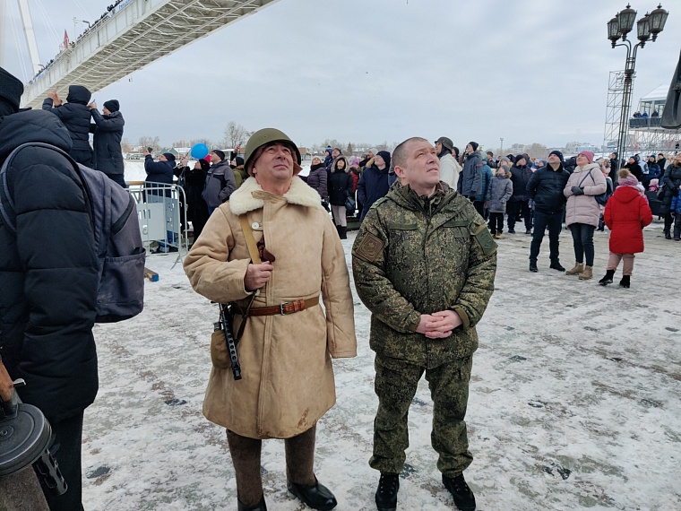 Под лязг автоматов. На Туре прошла реконструкция сражения Великой Отечественной войны