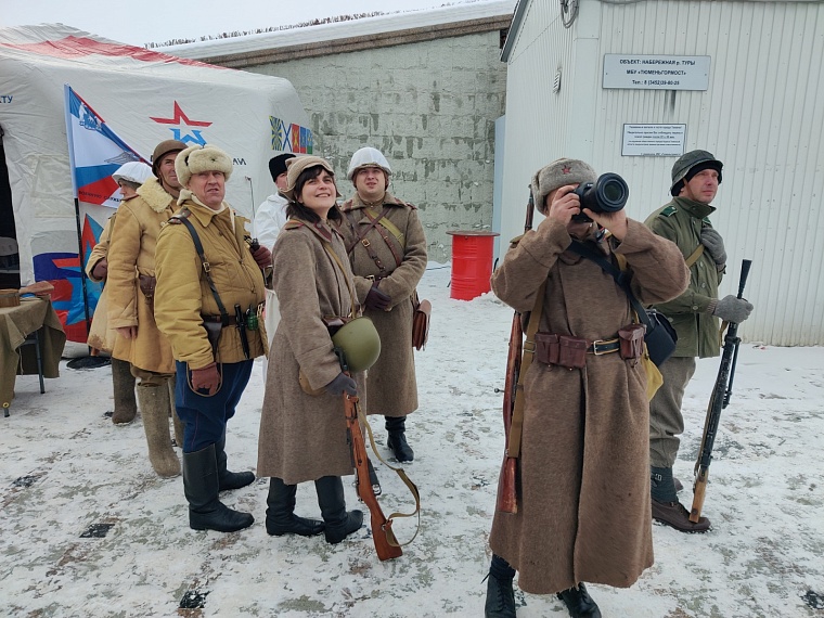 Под лязг автоматов. На Туре прошла реконструкция сражения Великой Отечественной войны