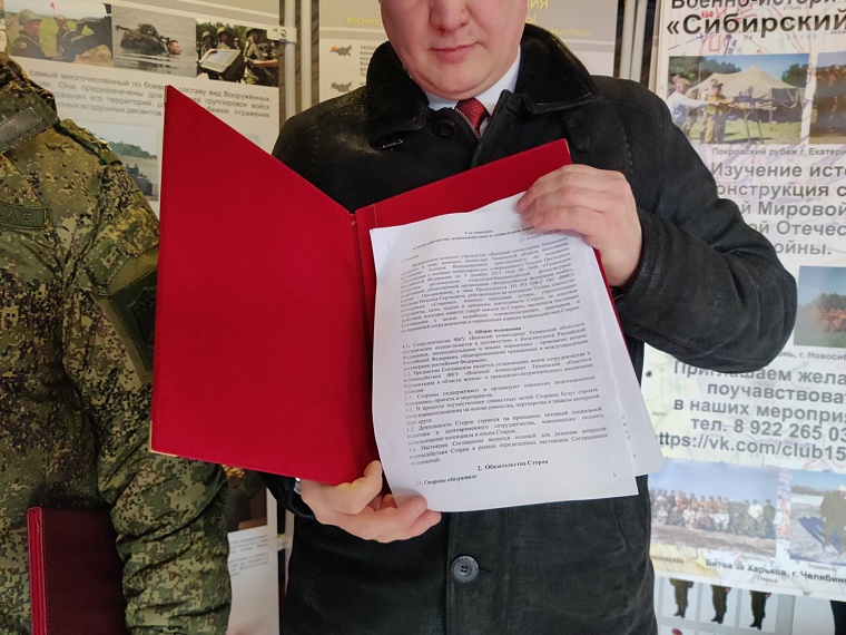 Под лязг автоматов. На Туре прошла реконструкция сражения Великой Отечественной войны