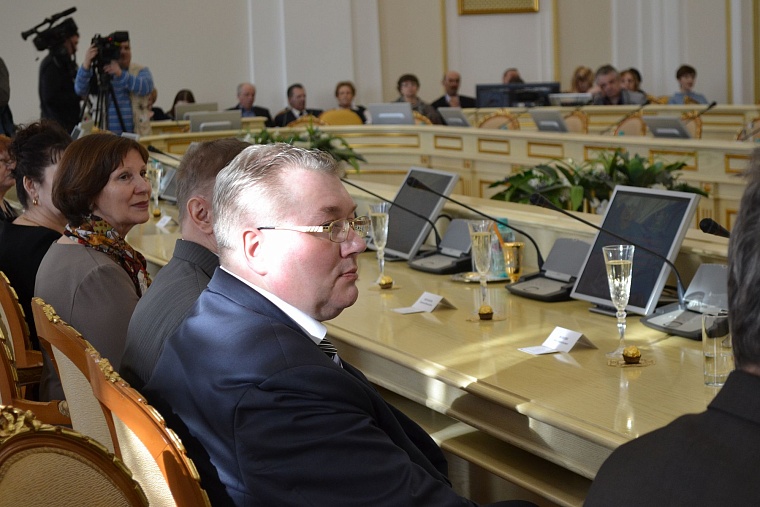 Владимир Якушев вручил награды выдающимся землякам