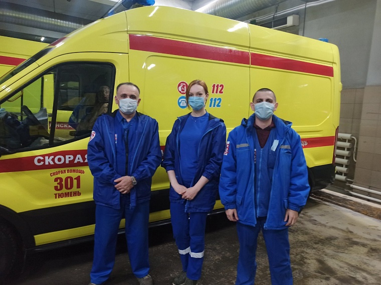 Тюменка прочла стихи бригаде скорой, спасшей ее мужа от клинической смерти