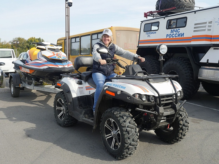 На набережной демонстрируют суперприборы силовиков