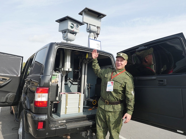 На набережной демонстрируют суперприборы силовиков