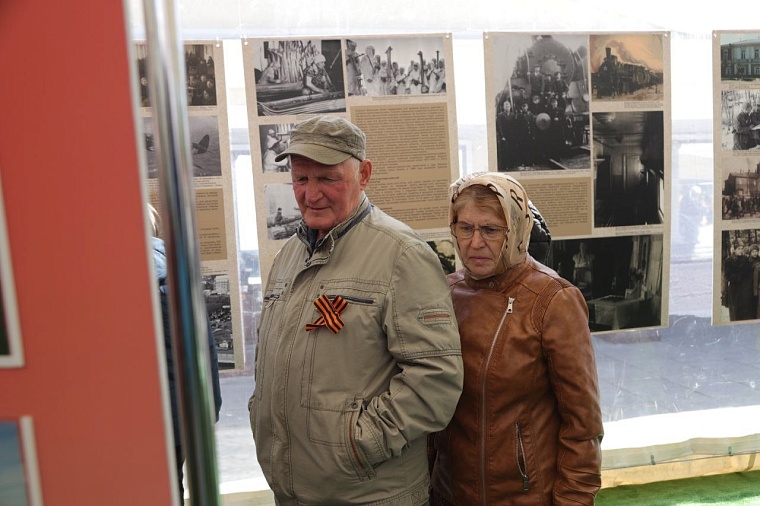 На площади 400-летия Тюмени весь день работает арт-пространство "Время Побед!"