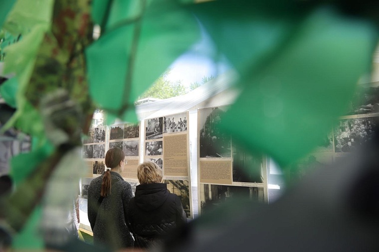 На площади 400-летия Тюмени весь день работает арт-пространство "Время Побед!"