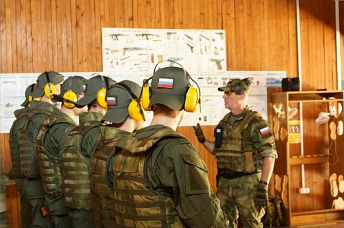 Время героев: тюменские подростки постреляют из боевого оружия