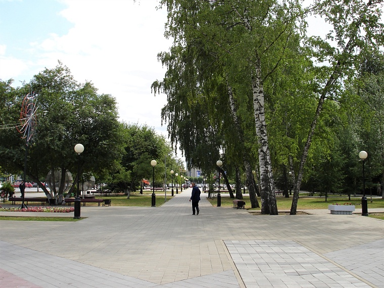 Текутьевский бульвар. Справа находится некрополь, где нашел последний приют отважный летчик