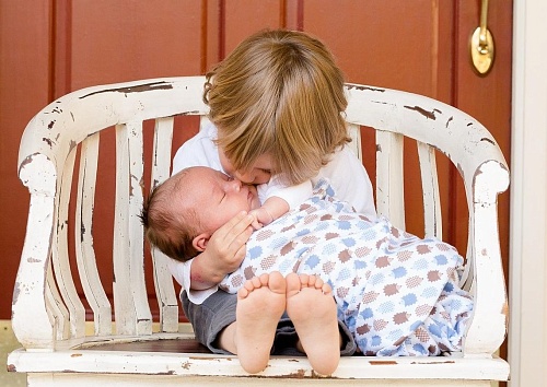 Пособия, выплаты, маткапитал: как поддерживают семьи с детьми в 2022 году