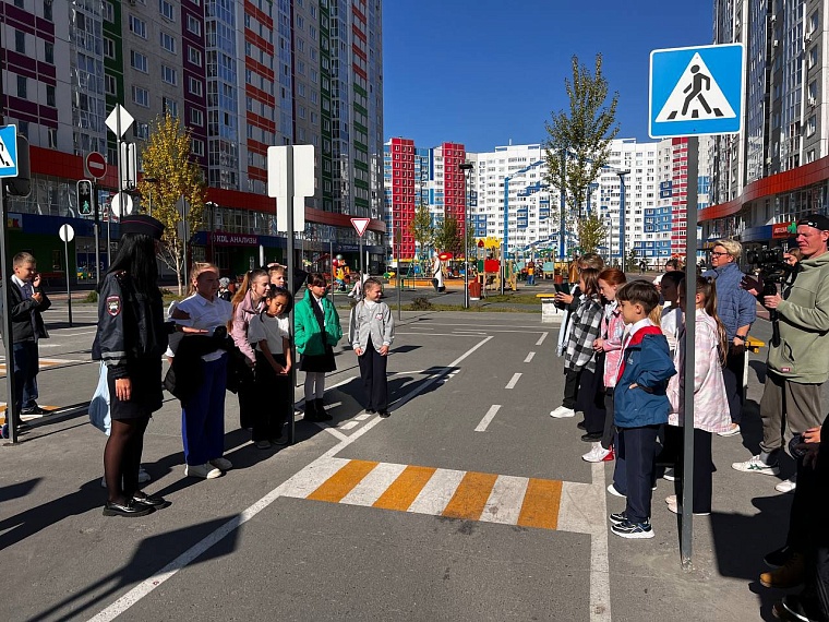 В Тюмени дети повторили правила безопасности на дороге, дома и в интернете