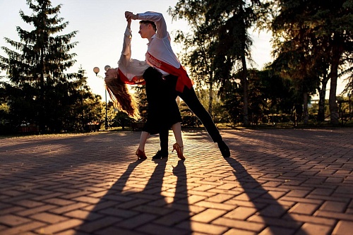 "Вальс на набережной" станцуют более 700 тюменских выпускников