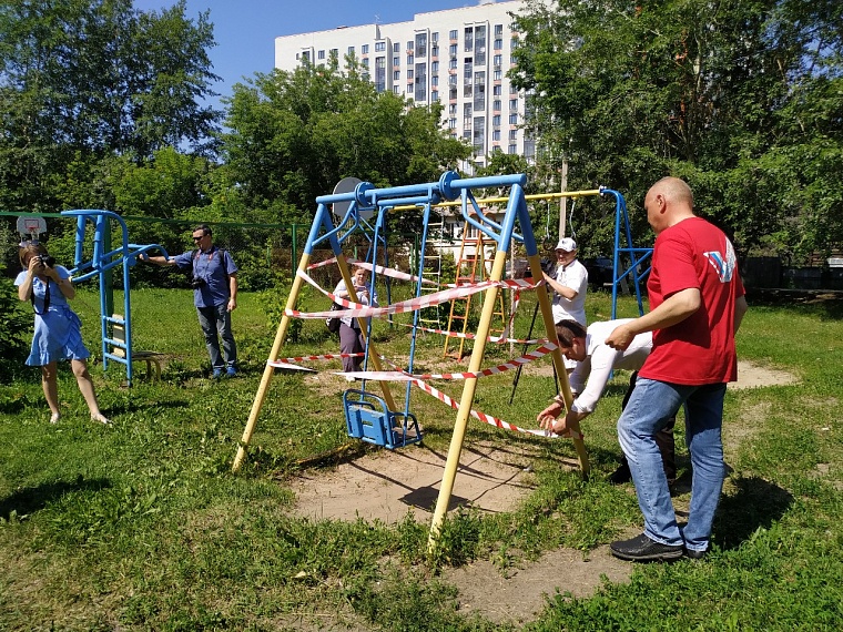 Убиться можно. Почти половина проверенных в Тюмени детских площадок травмоопасны