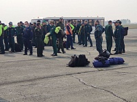 В Тюмень прибыл самолет МЧС со 100 пожарными на борту