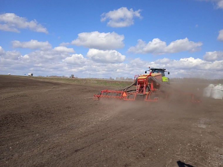 Аграрии Тюменского района приступили к севу яровой пшеницы