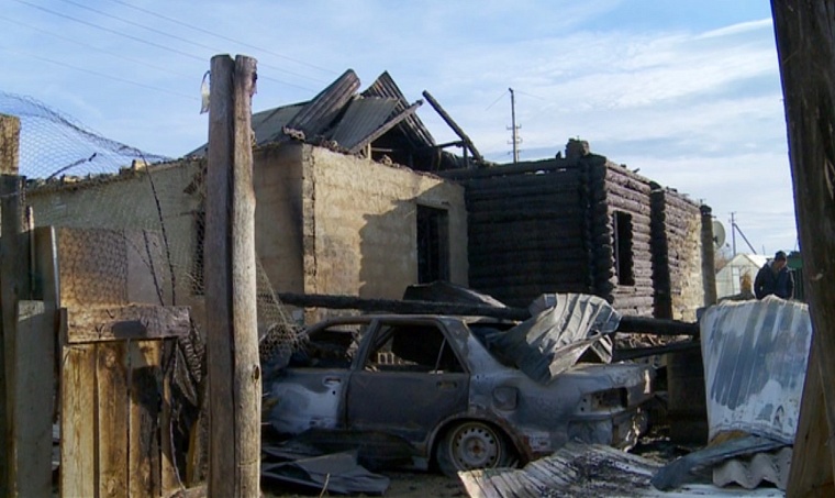 В Ишимском районе люди помогают семье погорельцев, которые остались без дома