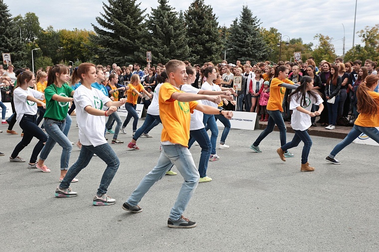 «Муравьи» из Отрядов мэра собрали в Тюмени 6 тыс. мешков мусора