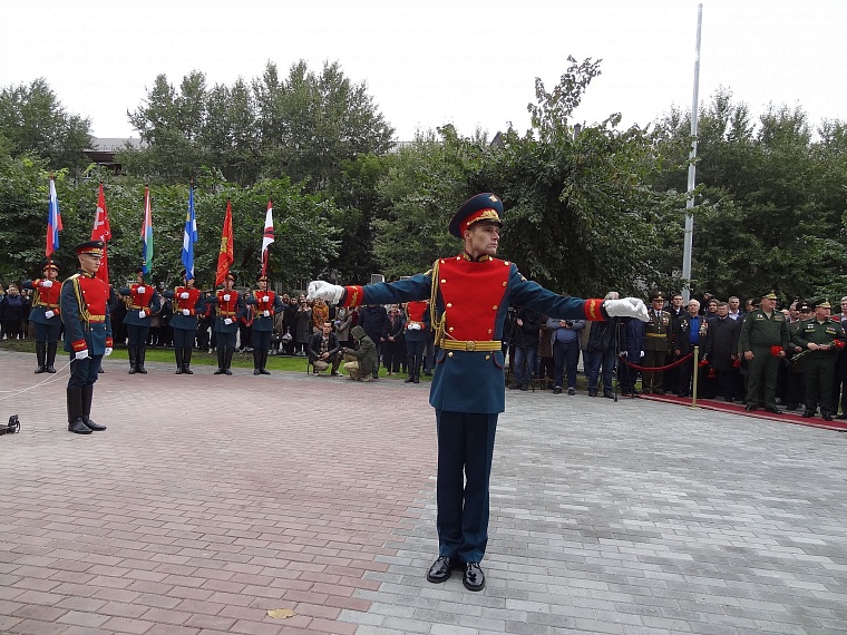 В Тюмени открыли памятник Герою Советского Союза Дмитрию Карбышеву