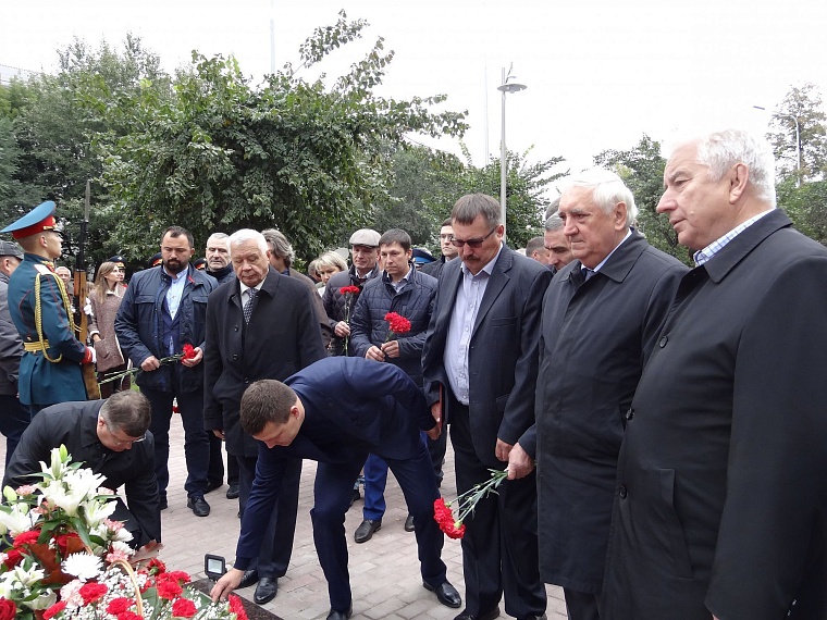 В Тюмени открыли памятник Герою Советского Союза Дмитрию Карбышеву