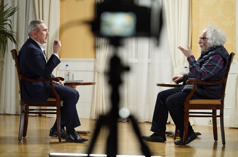 Алексей Венедиктов расспросил губернатора Тюменской области о введении QR-кодов, глобальном потеплении и зеленой экономике