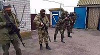 Тюменские бойцы учились стрелять из оружия с новыми прицелами