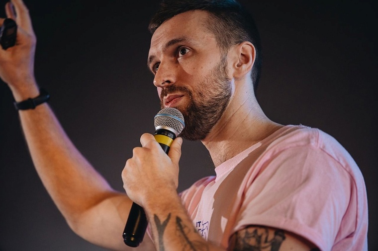 Афиша на уик-энд: обмен книгами, выставка овчарок и йога в парке