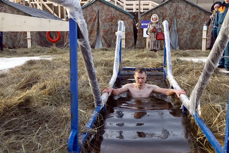 Испытано на себе: как окунаться в крещенскую купель