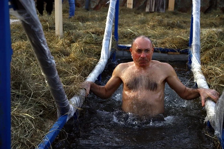 Испытано на себе: как окунаться в крещенскую купель