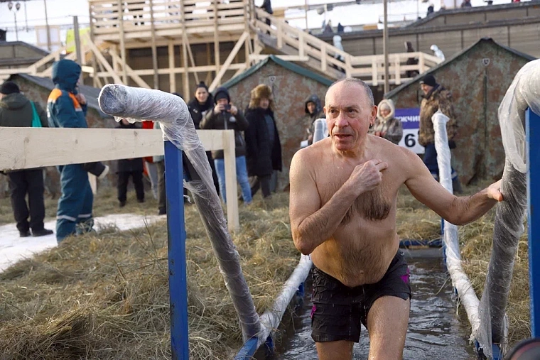 Испытано на себе: как окунаться в крещенскую купель