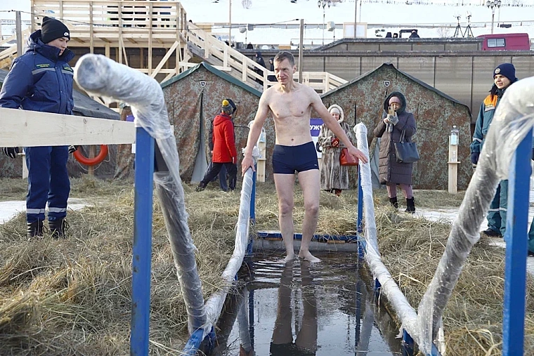 Испытано на себе: как окунаться в крещенскую купель