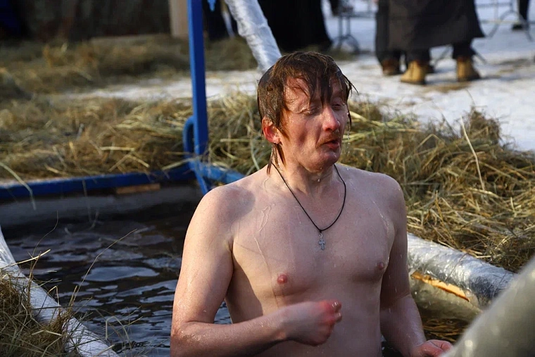 Испытано на себе: как окунаться в крещенскую купель