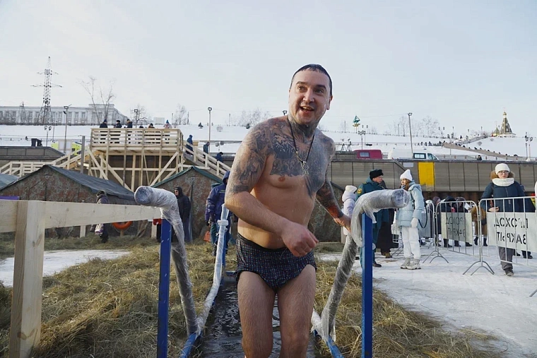 Испытано на себе: как окунаться в крещенскую купель