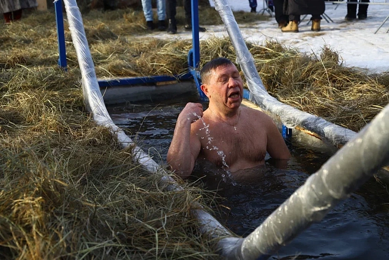 Испытано на себе: как окунаться в крещенскую купель