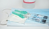 Жителям Тобольского Заболотья привезли вакцину от коронавируса