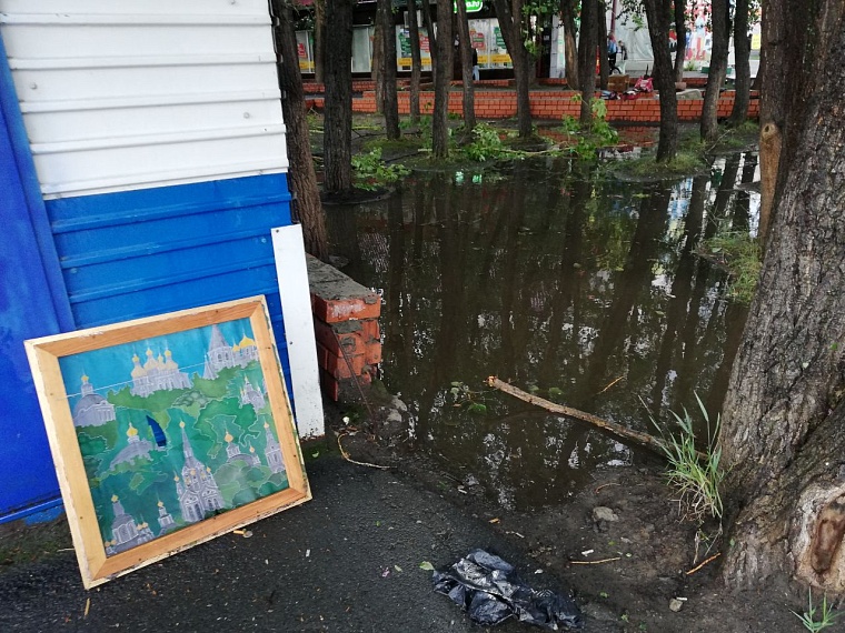 Тюмень накрыло потоками воды. Как город пережил мощный ливень