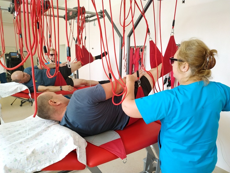 В тюменском "Градостроителе" пациентов ставят на ноги с помощью антигравитации