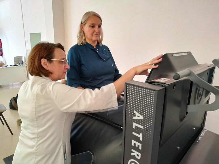 В тюменском "Градостроителе" пациентов ставят на ноги с помощью антигравитации