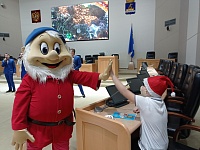 Тюменские дети встретились с Дедом Морозом из Великого Устюга онлайн