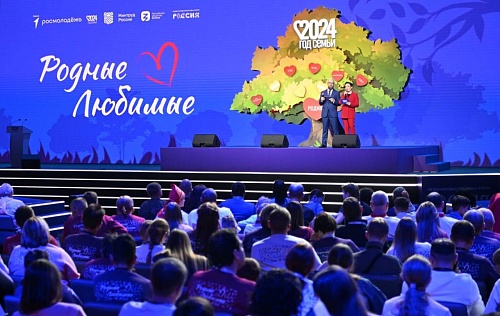 Педагоги Занкиевы привезут из Москвы в Тюменскую область огонь семейного очага